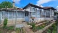 Продавам поддържана къща 118 кв.м. с гараж и вътрешен санитарен възел , снимка 1
