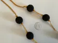 Колие със златна верижка и черни кръгли плетени мъниста., снимка 2