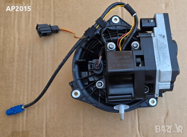 Дръжка багажник с камера VW Golf MK6 2010 5K0827469AQ, снимка 3 - Части - 54838680
