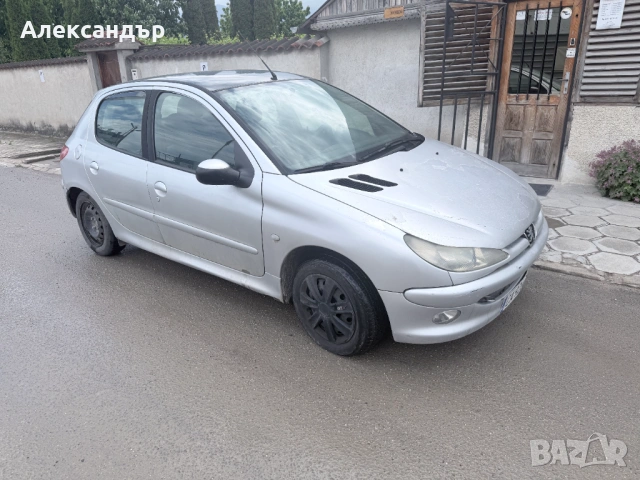 Peugeot 206 1.4i Газ/Бензин - 2000 г., 4 врати, снимка 6 - Автомобили и джипове - 54639709