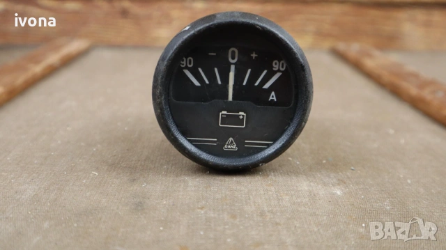 Стар волтметър за стар руски камион 24 волта