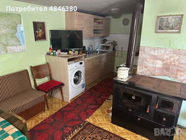 Къща с огромен двор и потенциал в с. Три кладенци