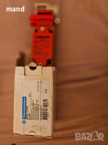 индустриален защитен краен изключвател (Safety Limit Switch / Safety Interlock Switch) 