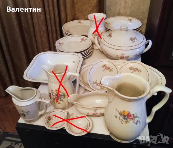 Български порцеланов сервиз за хранене от 25 предмети от 50-те години.