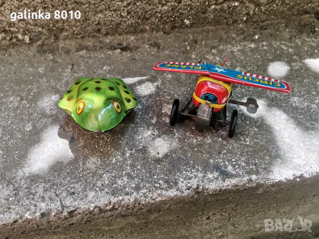 Стари ламаринени играчки