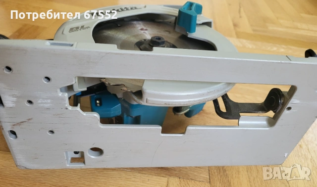 Безчетков циркуляр Makita DHS680. Сямо тяло. Цена: 110€ (крайна), снимка 5 - Триони и циркуляри - 54150241