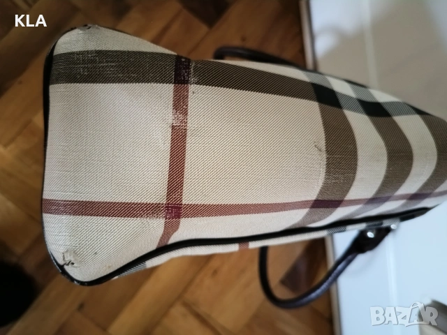 Оригинална чанта Burberry , снимка 8 - Чанти - 54943042