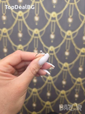 Златен пръстен с диамант