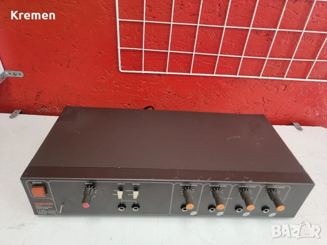 Усилвател за слушалки.TASCAM MH-40, снимка 3 - Ресийвъри, усилватели, смесителни пултове - 54698907