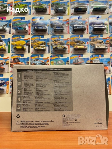 Сглобяем модел Revell 1966 Chevy Fleetside Пикап, снимка 2 - Коли, камиони, мотори, писти - 55094002