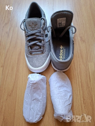 Нови оригинални маратонки Adidas естесвен велур, снимка 4 - Маратонки - 55164001