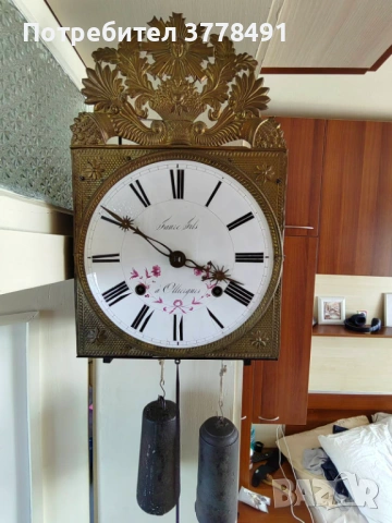 Старинен стенен часовник с месингов корпус