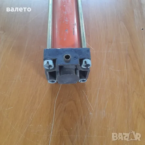 Пневматичен цилиндър , снимка 3 - Резервни части за машини - 55325447
