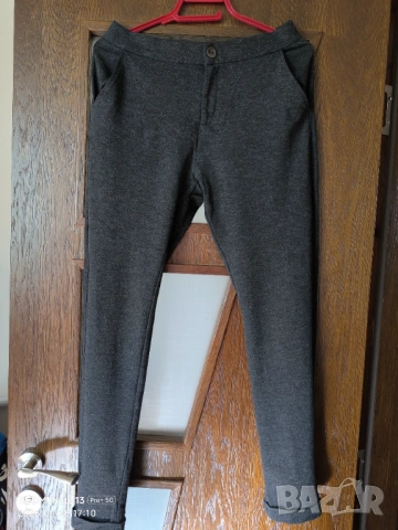 Дамски панталон , много мека, приятна материя, има еластан. 