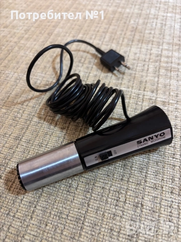 винтидж динамичен микрофон Sanyo HM-41, произведен в Япония през 1970-те