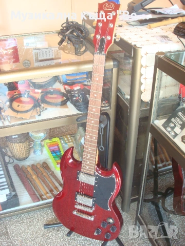 Електрическа китара с калъф, снимка 2 - Китари - 54121598