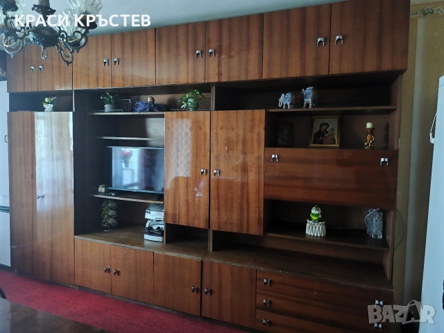 ПРОДАВАМ СПЕШНО МЕБЕЛНА СЕКЦИЯ С ГАРДЕРОБ