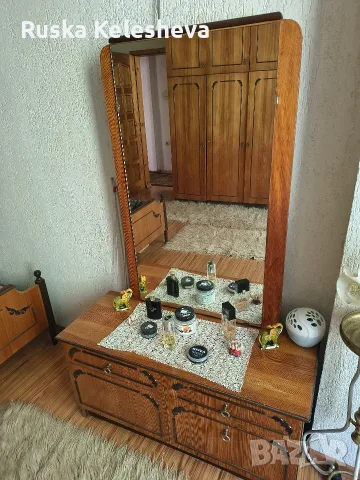 Продавам спалня с 2 матрака и 2 нощни шкафчета и тоаретща, снимка 3 - Спални и легла - 55507148