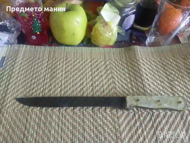 Стар нож с дръжка от плексиглас