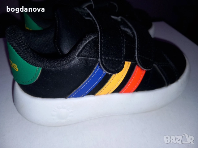 Детски оригинални маратонки Adidas, снимка 4 - Детски маратонки - 54047837