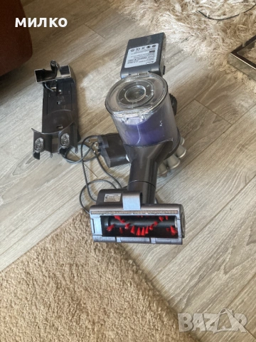 Акумулаторна прахосмукачка DYSON V6, снимка 5 - Прахосмукачки - 53541075