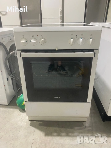Свободностояща печка Gorenje с керамичен плот