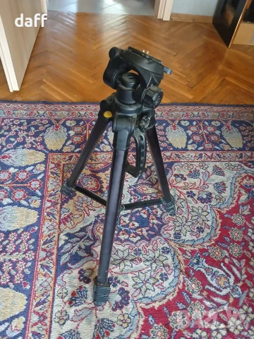 Фотостатив, трипод.
