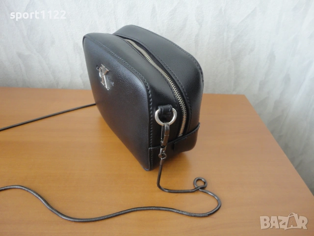 Calvin Klein/оригинална чантичка, снимка 2 - Чанти - 54961353