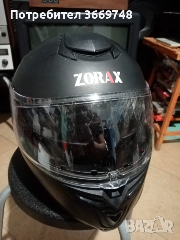 Продава се запазена модуларна мото каска ZORAX