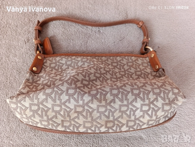 DKNY оригинална мини чанта, снимка 7 - Чанти - 54821538