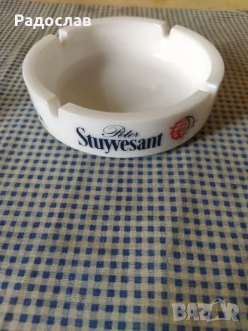 стар френски пепелник Stuyvesant Cigarettes 