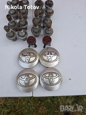 Продава се комплект болтове с капачки за Toyota. , снимка 2 - Части - 54983529