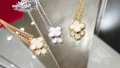 Van Cleef & Arpels VCA Gold Mother of Pearl Sweet Alhambra Clover Дамско Колие, снимка 1