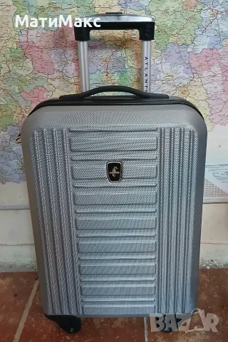 Куфар твърд с дръжка на колела