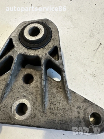 Стойка/скоба за монтаж за Volvo V70 2.0 TDI 163HP (2012) 31262936, снимка 2 - Части - 54021078