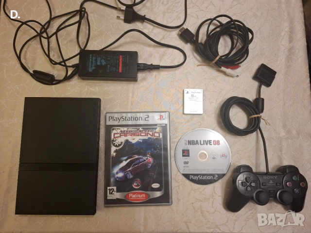 Продавам хакнат PS2 Slim с две игри и джойстик