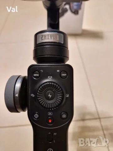 Стабилизатор за смартфони-Гимбал- Zhiyun-Tech SMOOTH 4, снимка 10 - Чанти, стативи, аксесоари - 50407530