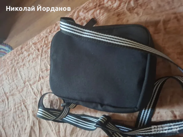 чанта на адидас, снимка 2 - Чанти - 55363131