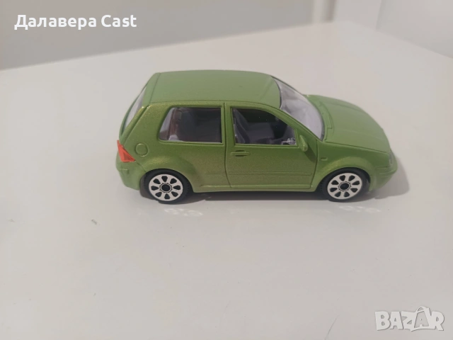 1/43 Volkswagen Golf 4 Bburago Italy , снимка 6 - Колекции - 54337105