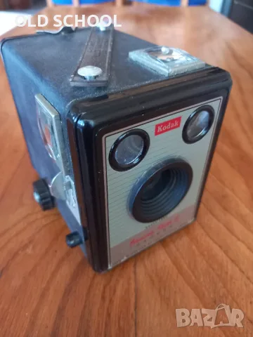 Стар фотоапарат 1957 Кодак(box camera), снимка 6 - Фотоапарати - 55545018