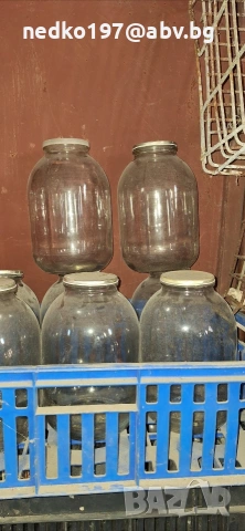 продавам 3 литрови буркани налични около 50 броя 2 евро за 1 брой 