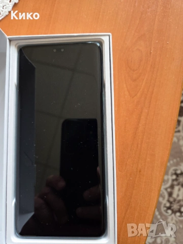 Продавам honor 200 pro, в гаранция. 