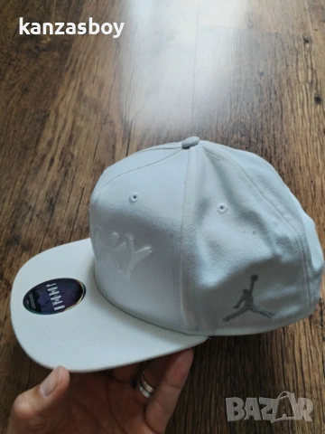 Nike Air Jordan AJ 13 Lucky Snapback Hat - страхотна мъжка шапка КАТО НОВА, снимка 8 - Шапки - 54824801