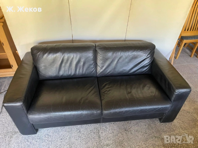 Стилен черен кожен диван, снимка 3 - Дивани и мека мебел - 54309308
