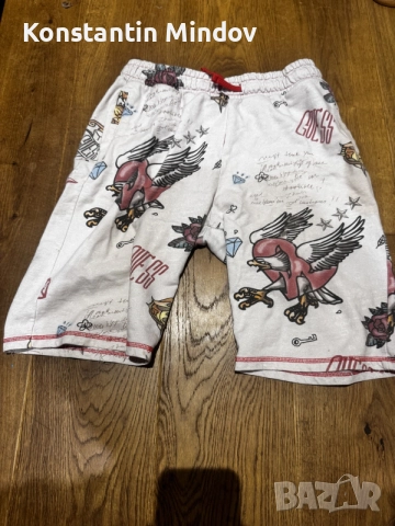 памучни къси панталони GUESS с тату принт – Размер 16г. (165 см), снимка 1 - Къси панталони - 55051810