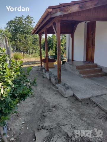 Къща с двор и гараж, снимка 2 - Къщи - 55409479