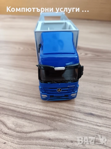 Mercedes Actros за превоз на Коне - мащаб 1:50 на SIKU моделът е с доста липси, снимка 4 - Колекции - 55068897