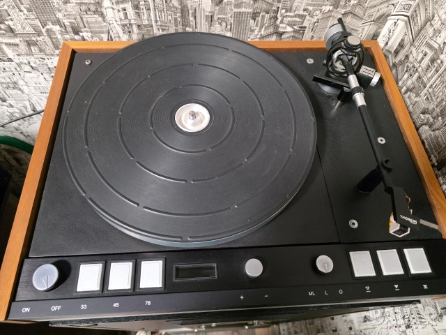 Продавам грамофон Thorens TD 126mkIII, снимка 3 - Грамофони - 54039557