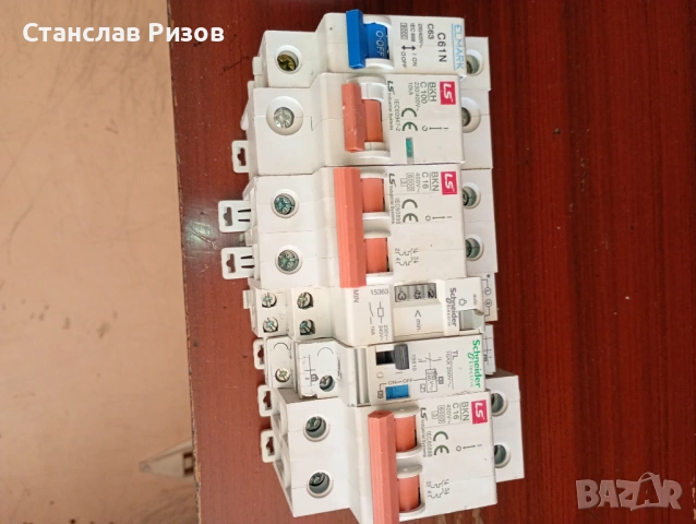 Продавам предпазители 