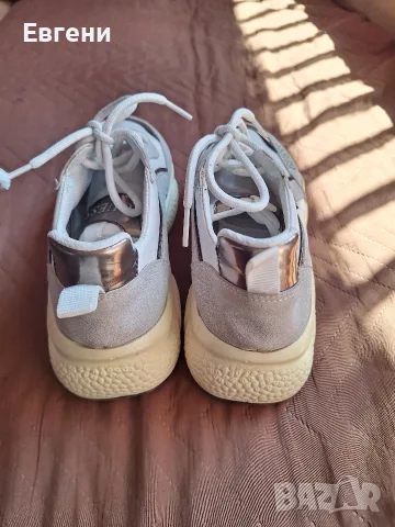 Маратонки Guess, снимка 4 - Маратонки - 55486779